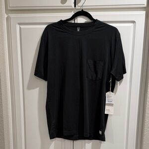 Vuori Tradewind Performance Tee - Heather Black 

Size M 

Mens